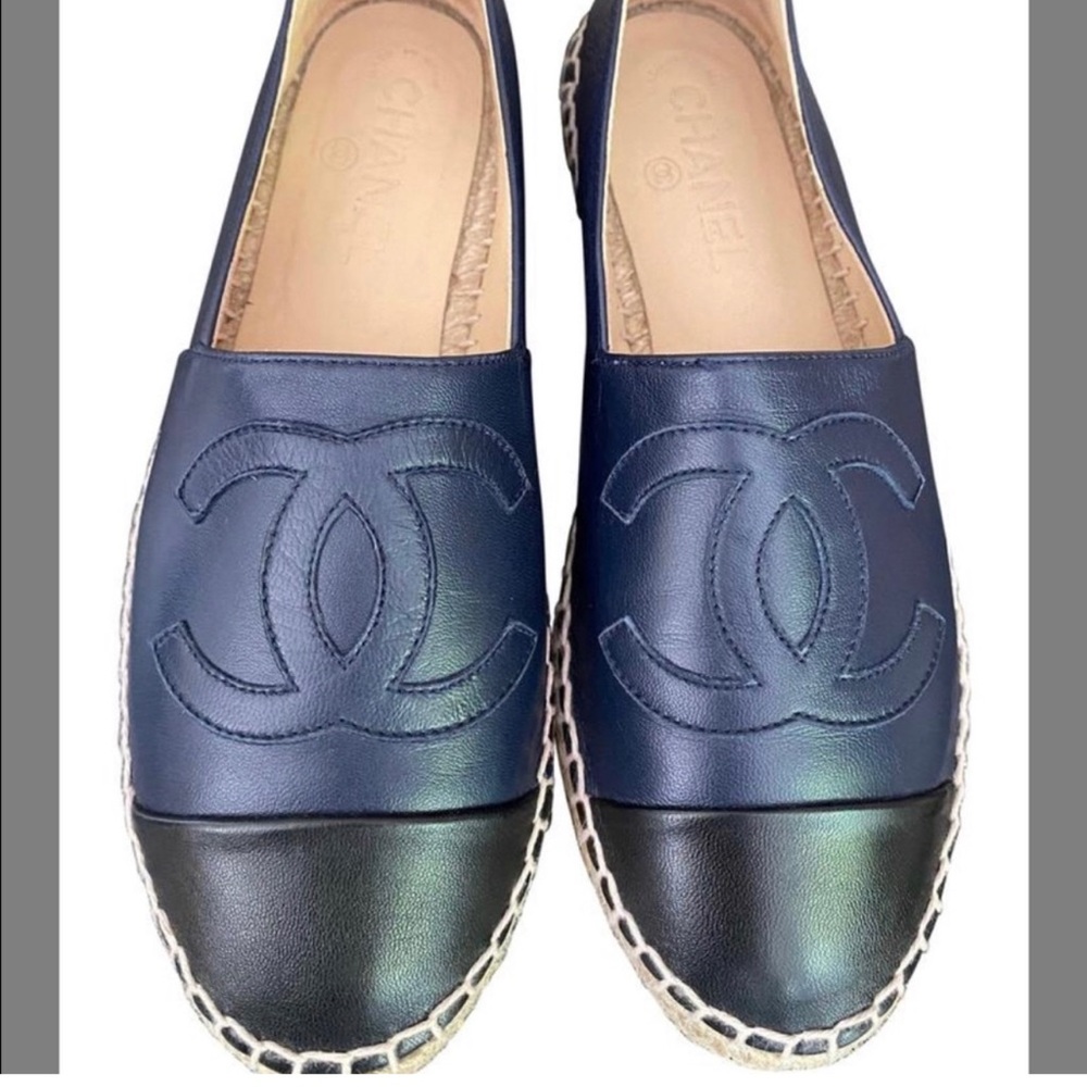 Chanel espadrilles. Slightly used size 40 navy blue and black lambskin.